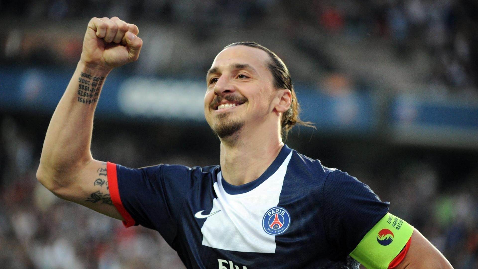 VAR再引争议!关键判罚左右比赛结局,球迷怒斥裁判‘毁掉经典对决’