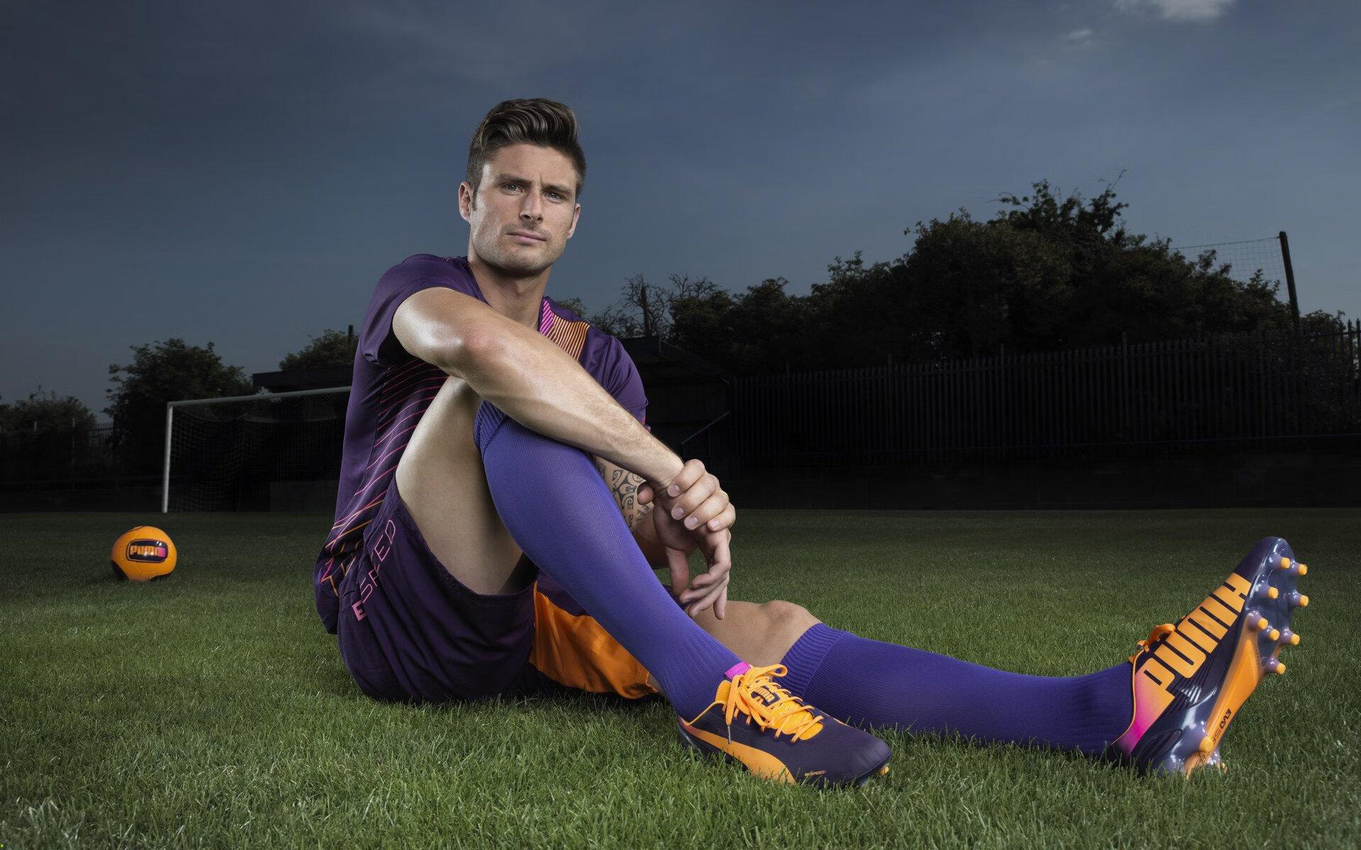 豪门重磅引援！顶级球星完成转会签约，新赛季剑指冠军