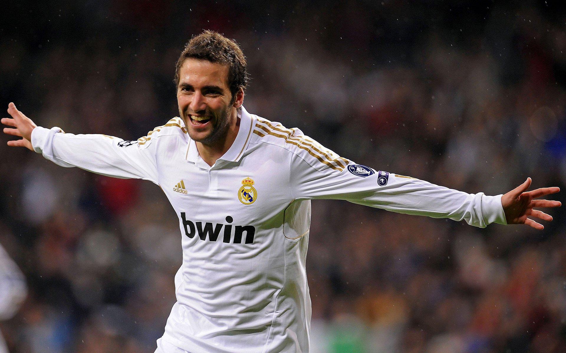 豪门重磅引援！顶级球星完成转会签约，新赛季剑指冠军